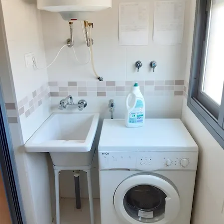 Amplio Piso De 3 Con Balcon Y Aparcamiento - Alborania *