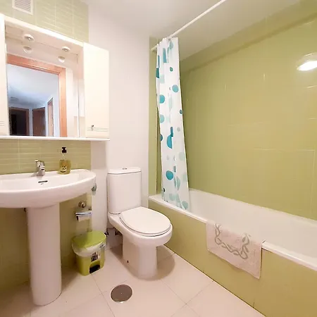Amplio Piso De 3 Con Balcon Y Aparcamiento - Alborania * Viator
