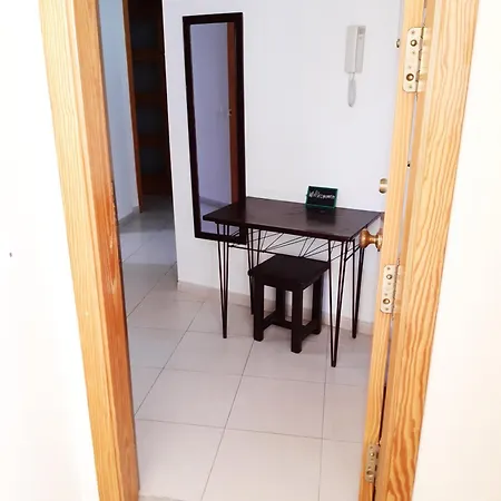 Amplio Piso De 3 Con Balcon Y Aparcamiento - Alborania * Viator