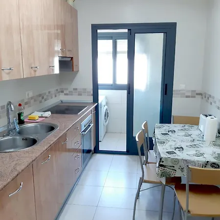 Amplio Piso De 3 Con Balcon Y Aparcamiento - Alborania Apartment *