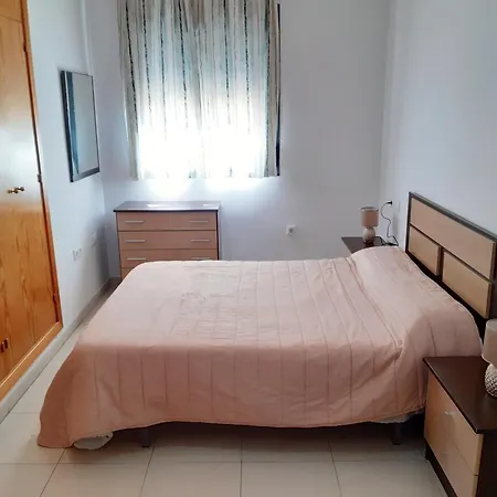 Amplio Piso De 3 Con Balcon Y Aparcamiento - Alborania *